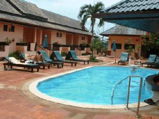 Baan Nern Sai Resort Пхукет Екстер'єр фото
